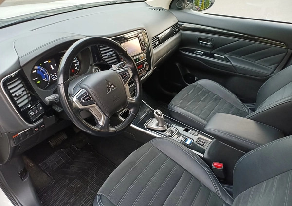Mitsubishi Outlander cena 95000 przebieg: 67000, rok produkcji 2019 z Rydzyna małe 172